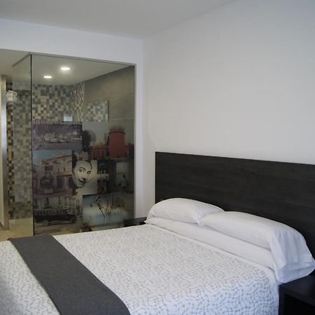 Hostal Sanmar Фигерас Экстерьер фото