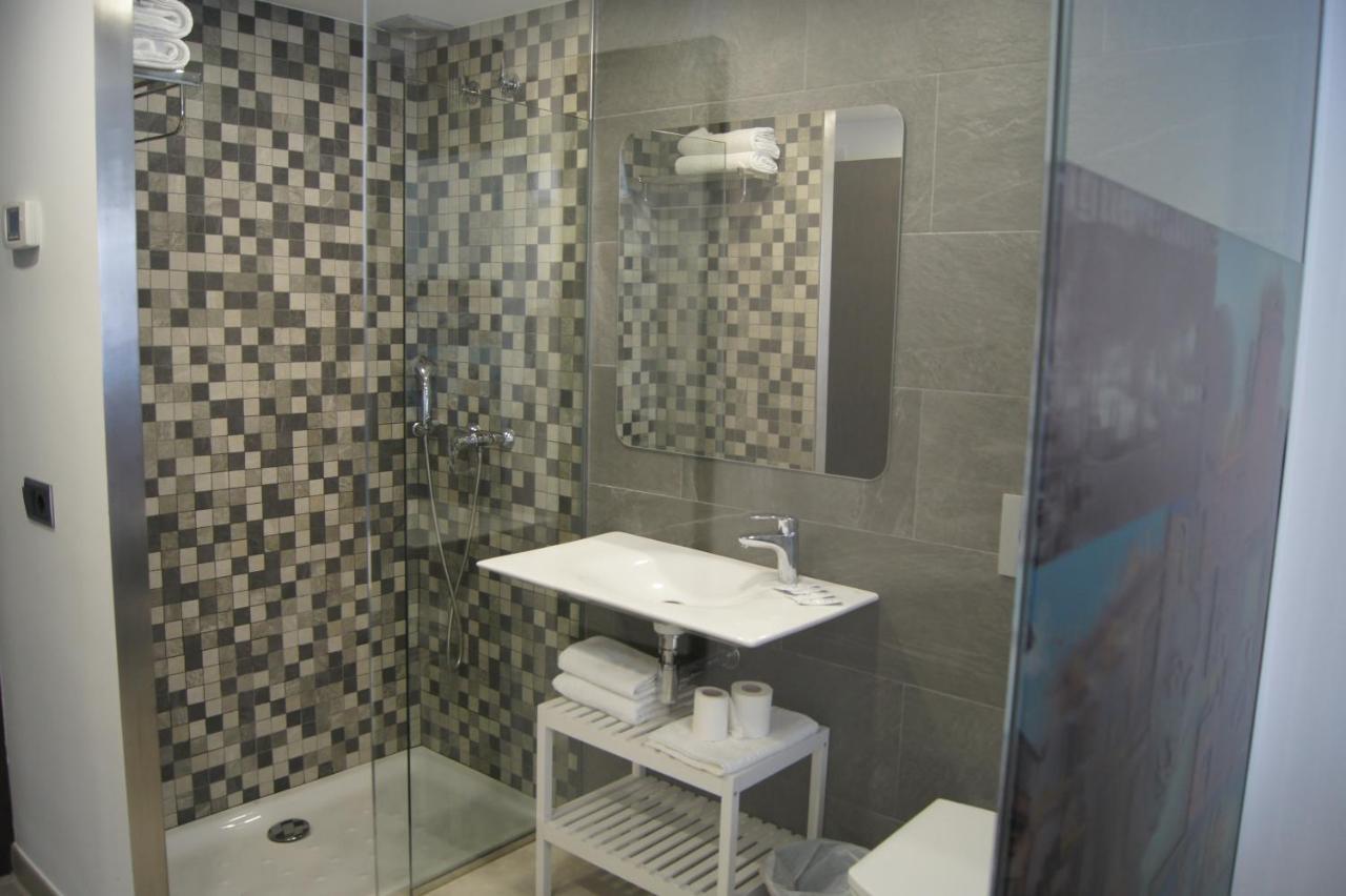 Hostal Sanmar Фигерас Экстерьер фото