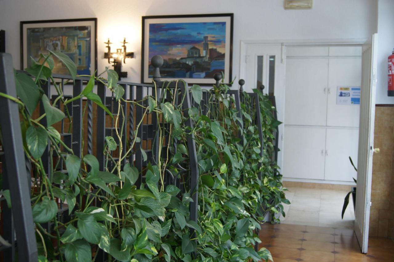 Hostal Sanmar Фигерас Экстерьер фото