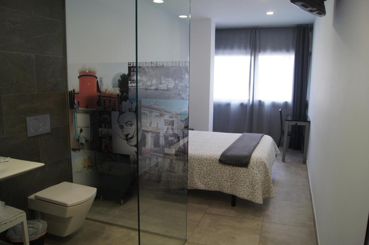 Hostal Sanmar Фигерас Экстерьер фото