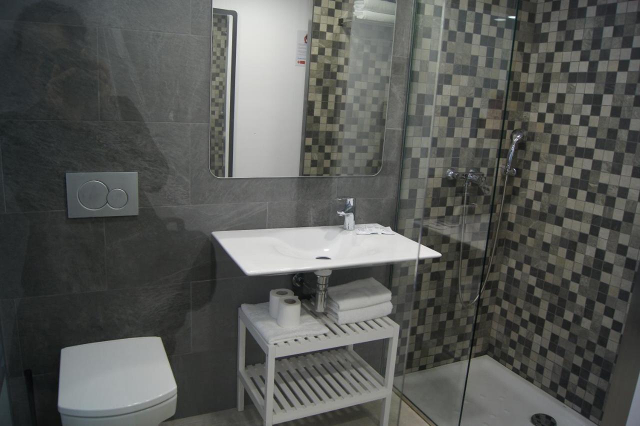 Hostal Sanmar Фигерас Экстерьер фото