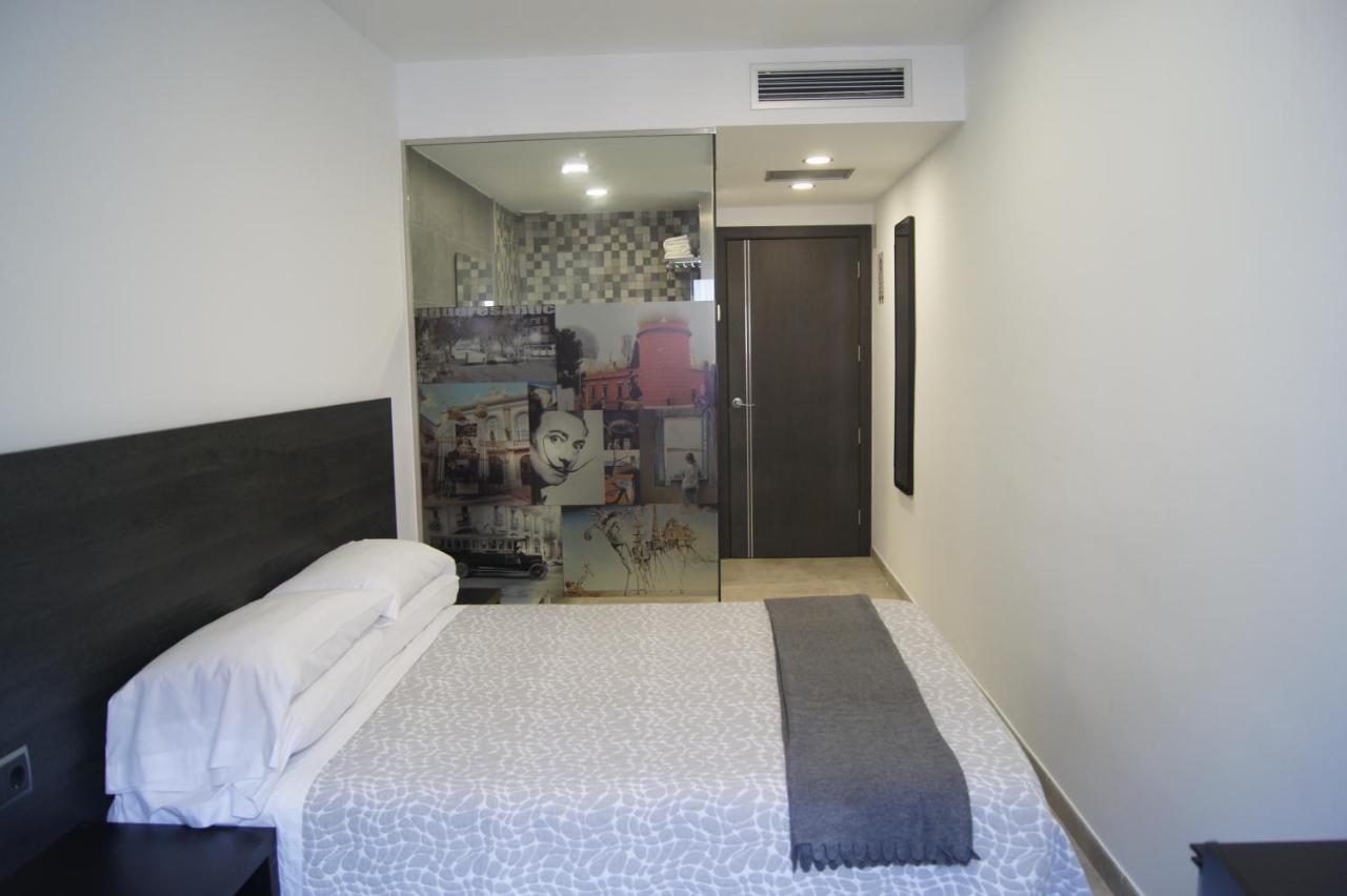 Hostal Sanmar Фигерас Экстерьер фото